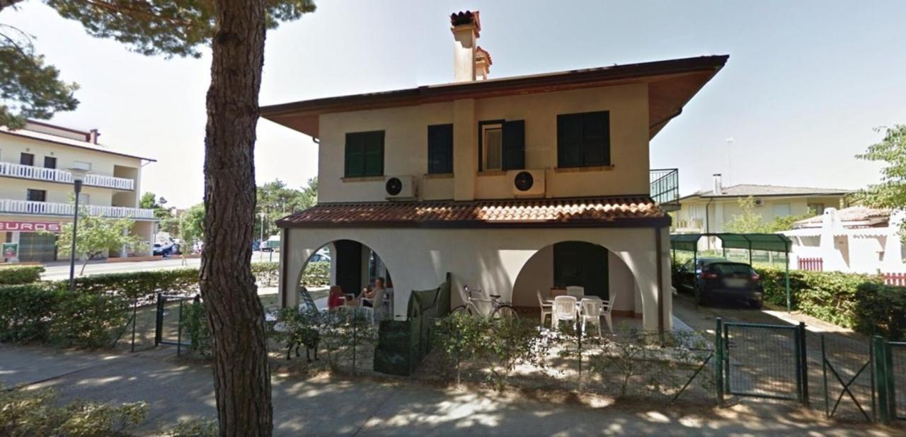 Amazing Villa With Private Garden In Bibione Exterior photo